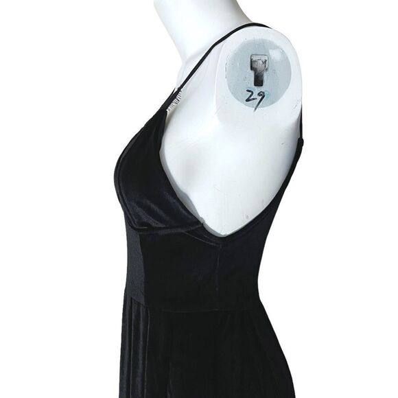 Black Velvet Sleeveless Midi Dress - Picture 4 of 9